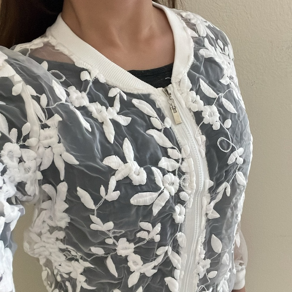 Embroidered floral see-through blazzer jacket - Picture 2 of 2
